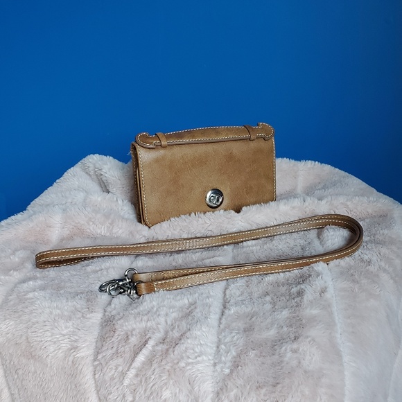 🎉💄TAKE IT SALE💋🥂Roots Clutch/ Wallet Mini Bag - Picture 4 of 6